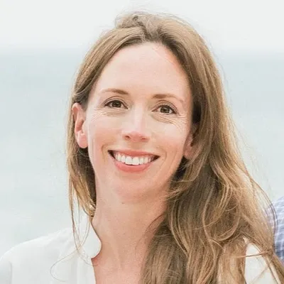 View Lindsey Hunt designer profile